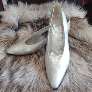 Stuart Weitzman Silver Shoes. Size 10
